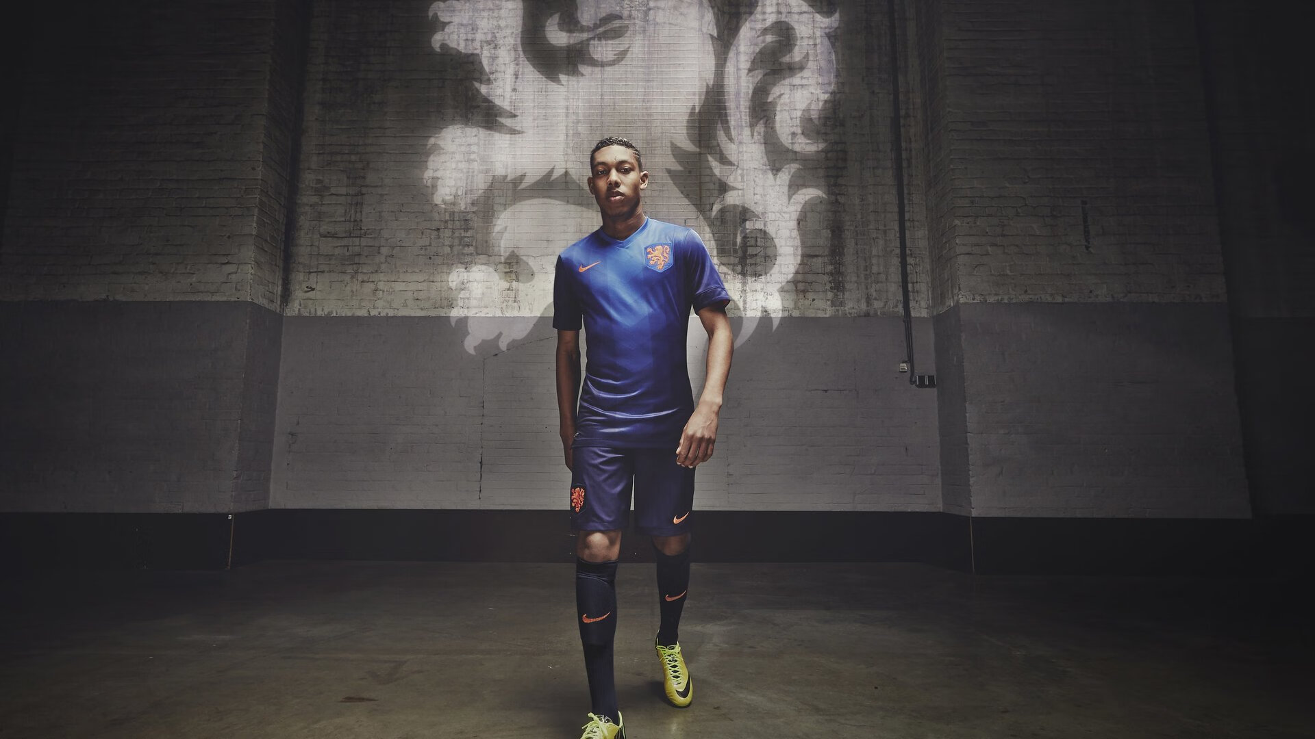 信心十足，女足比赛团队战胜对手精神凝聚力，女足拼搏